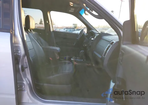 2010 Ford Escape Xlt z USA, uszkodzony, nr VIN 1FMCU9DGXAKD25026